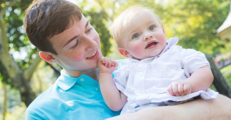 How to Help Siblings With a Large Age Gap Bond